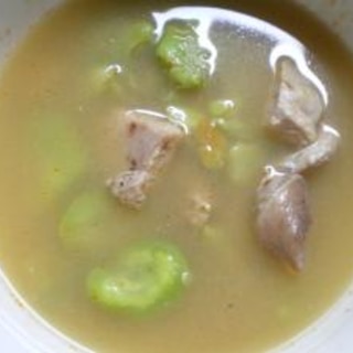 空豆と鶏肉のスープ